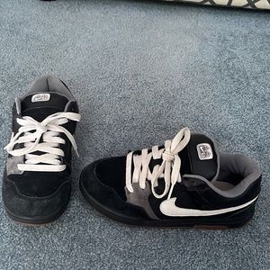 Nike 6.0 Black, Gray, White Swoosh Sneakers, Gum Sole Size 5Y